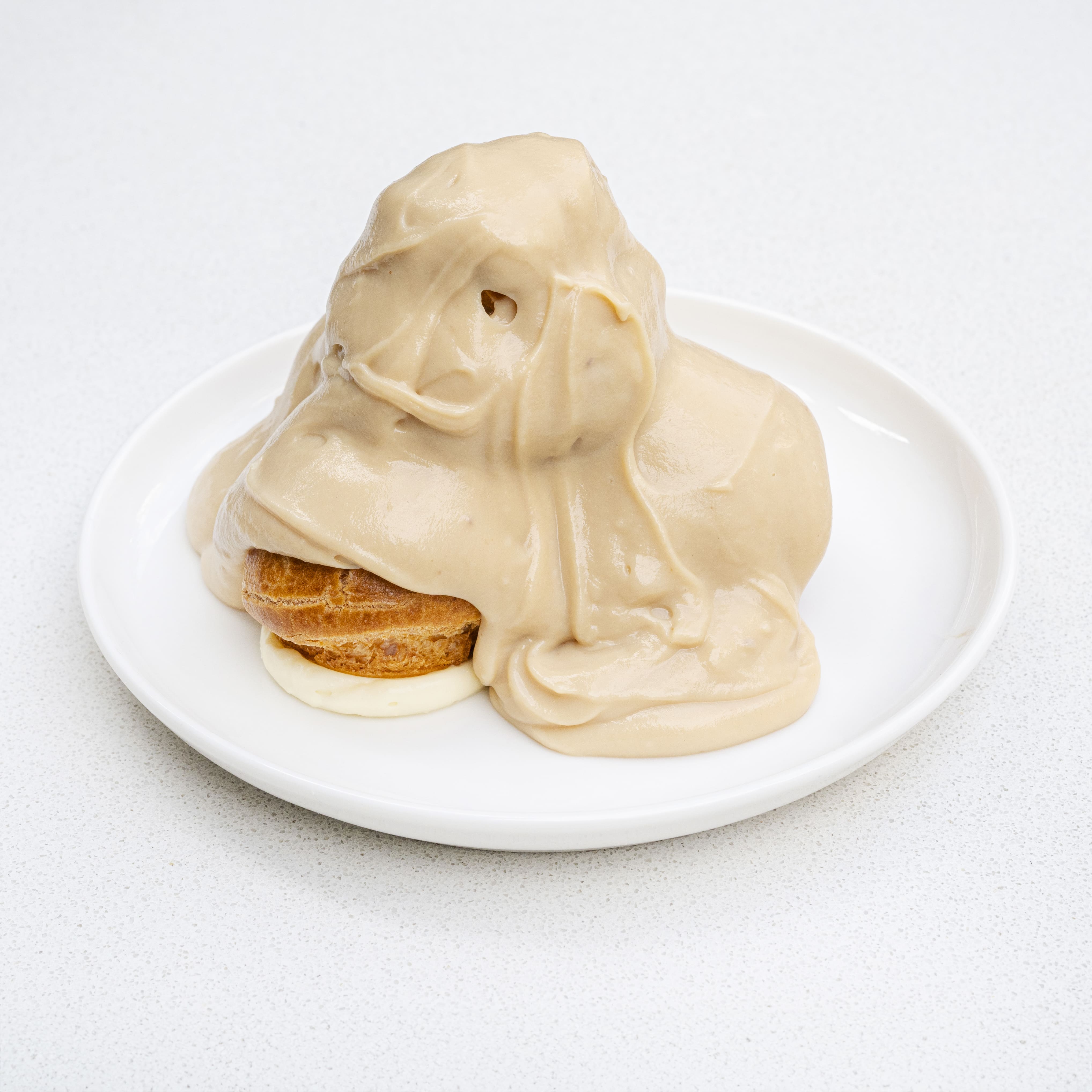 Karamelli Profiterol